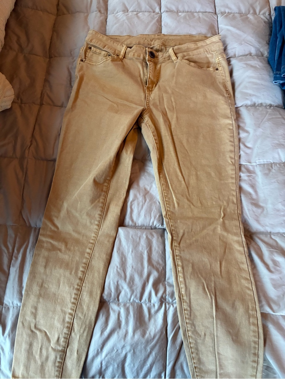Skinny Mid-Rise Jeans in Tan